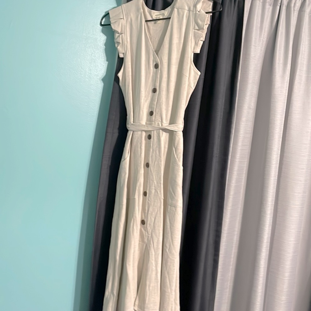 Dress with pockets,light tan or off white. Never worn